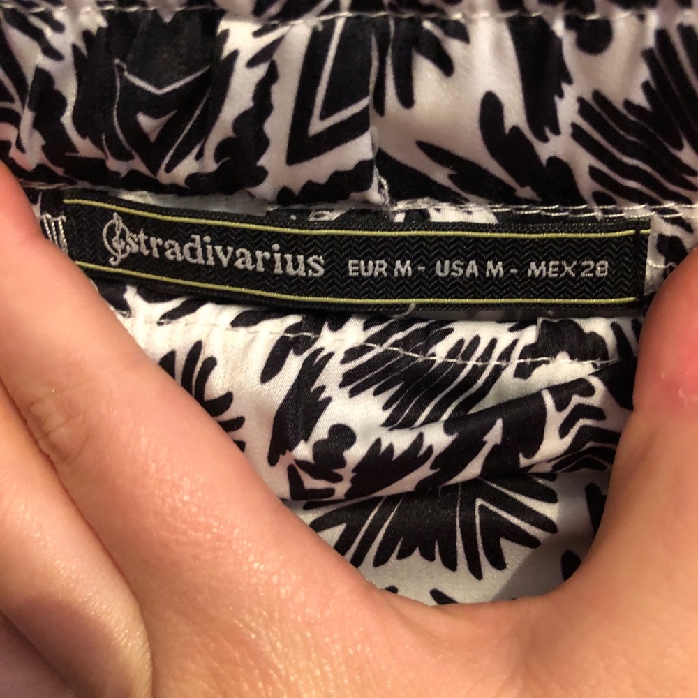 Shorts - Picture 3 of 3